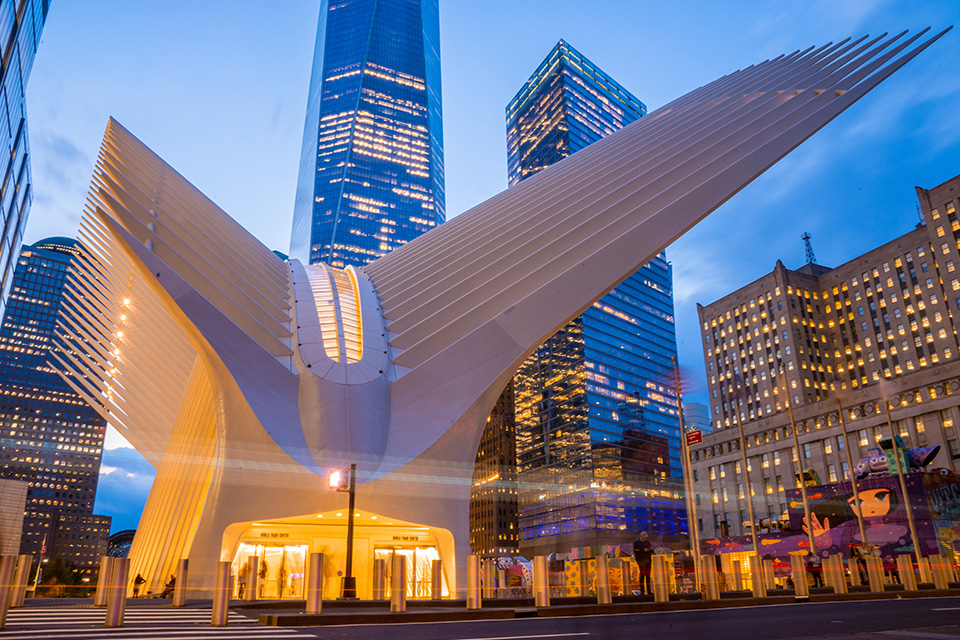 New York Oculus World Trade Center Aussen nacht - 19 beeindruckende Fotospots in New York für deine nächste Reise