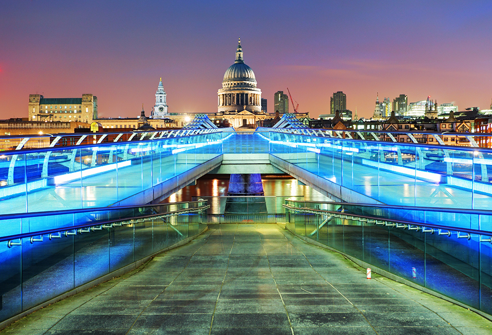 London Fotospot 6 Millenium Bridge Saint Pauls Cathedral