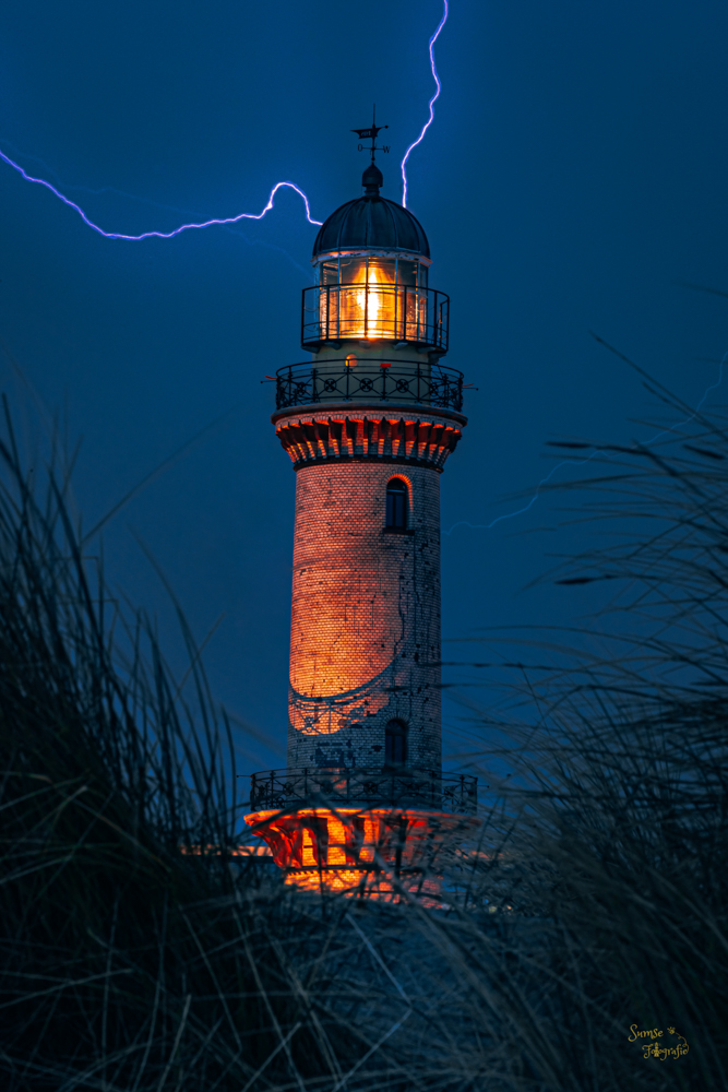 Nachtfotografie Leuchtturm Blitze 2